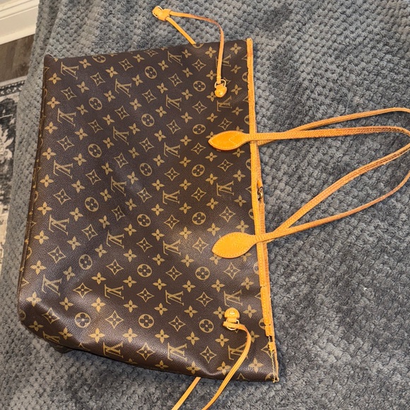 Louis Vuitton Neverfull GM Tote Bag - Picture 2 of 14
